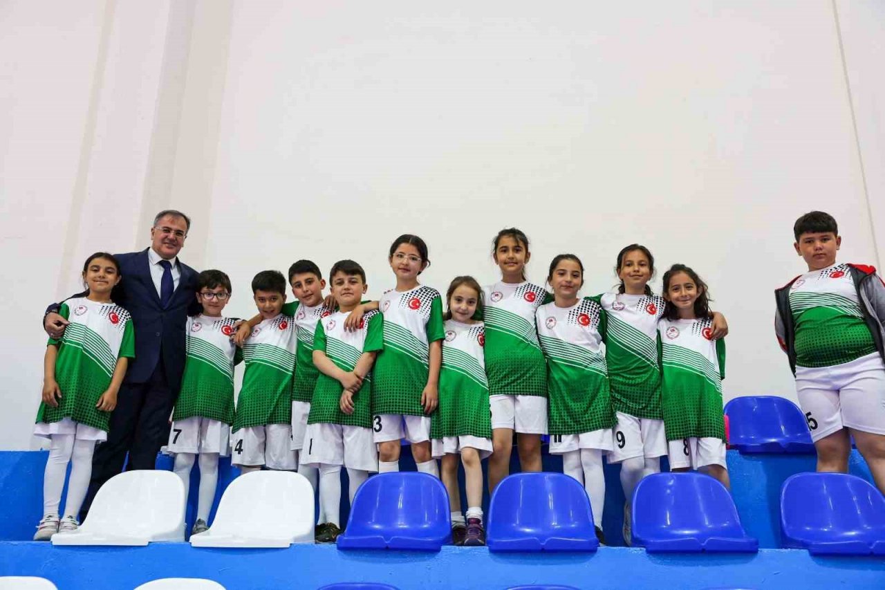 Hacılar Kapalı Spor Salonu ilk etkinliğe ev sahipliği yaptı