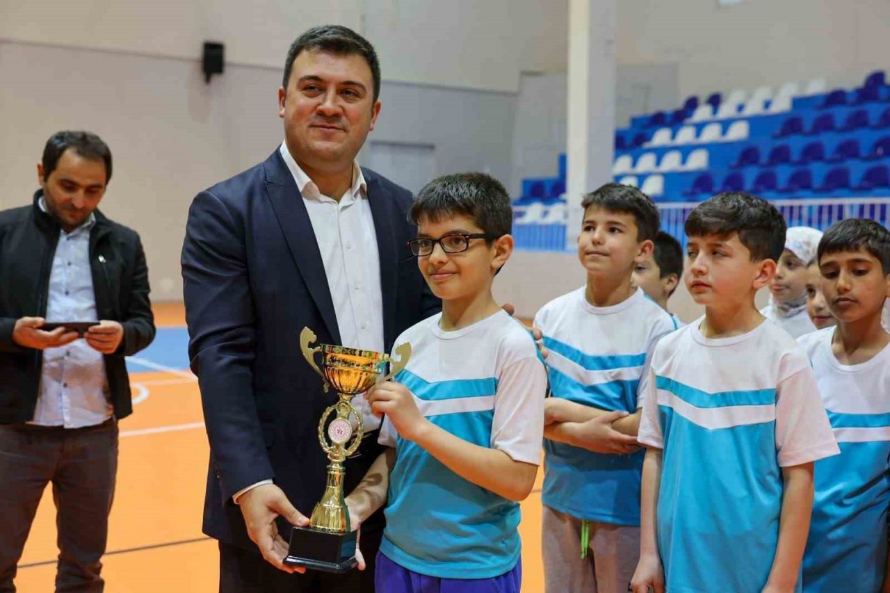 Hacılar Kapalı Spor Salonu ilk etkinliğe ev sahipliği yaptı