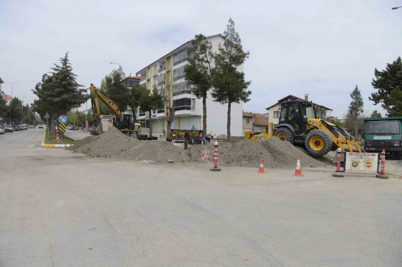 Vatan Mahallesindeki 2 sokağın yağmur suyu problemi çözülüyor