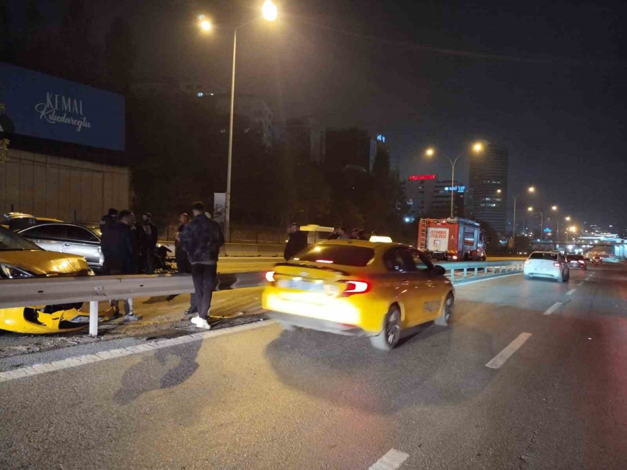 Kadıköy’de E-5’i kilitleyen zincirleme kaza: 2 yaralı