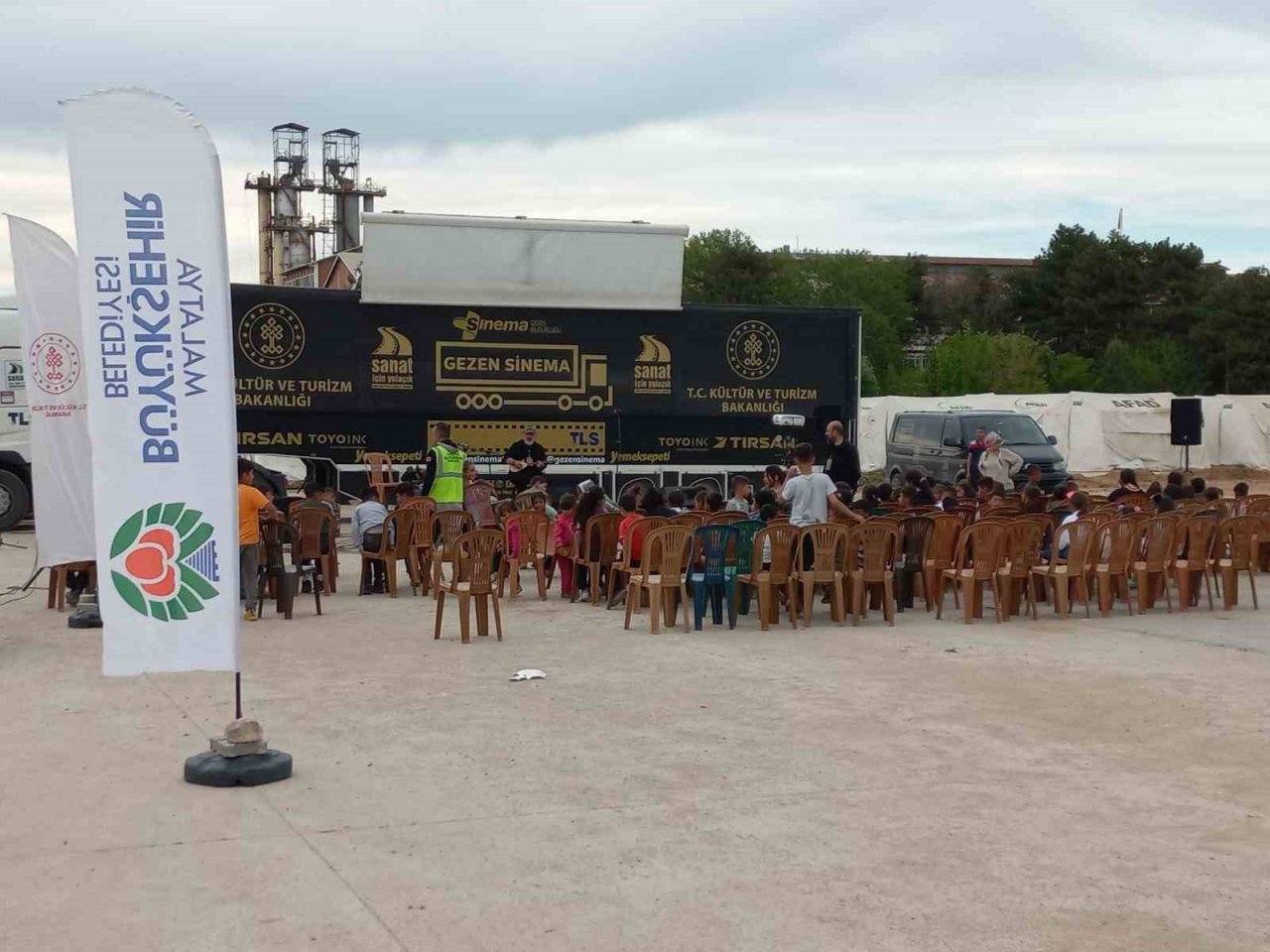 Depremzede çocuklar aileleriyle birlikte vakit geçirdiler