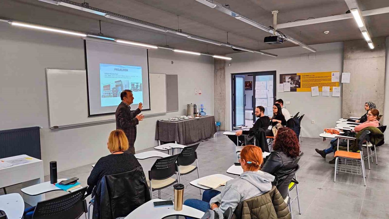 KÜN’de akademisyenlere eğitim verildi