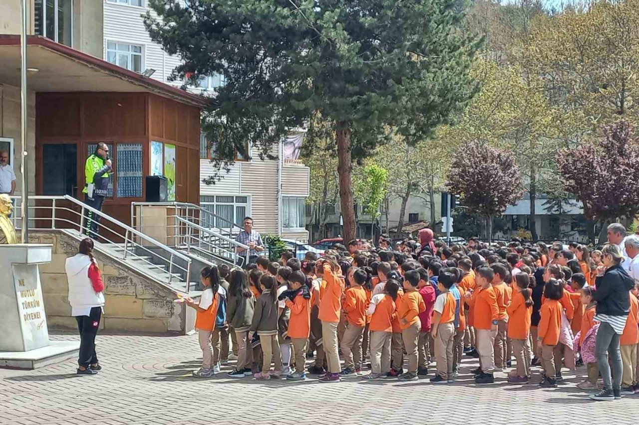 Kastamonu polisinden 415 öğrenciye trafik eğitimi