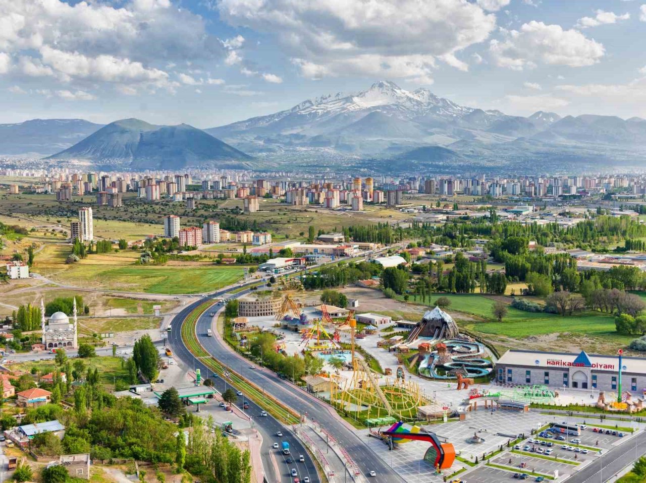 Büyükşehir Anadolu Harikalar Diyarı Spor Tesisleri hizmete başladı