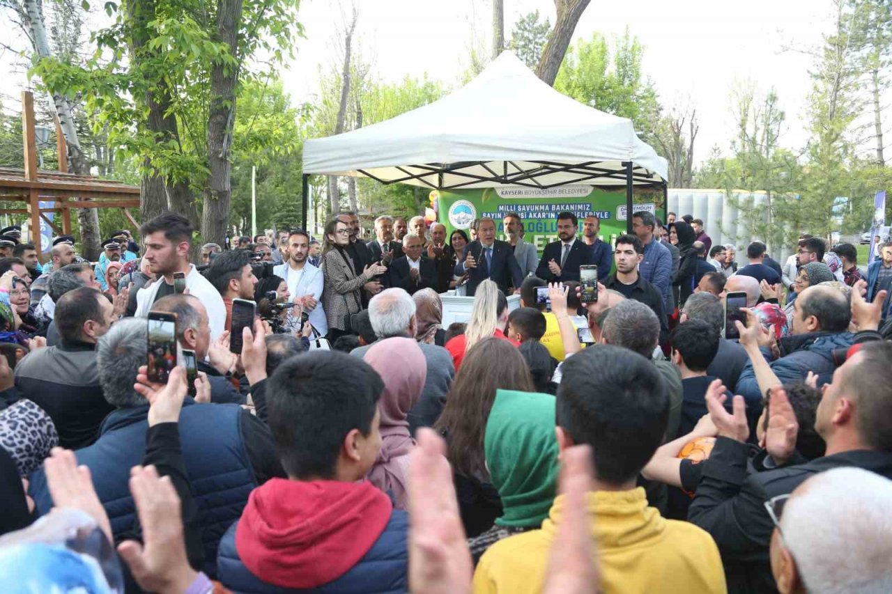 Bakan Akar’a Büyükşehir Pikniğinde yoğun ilgi