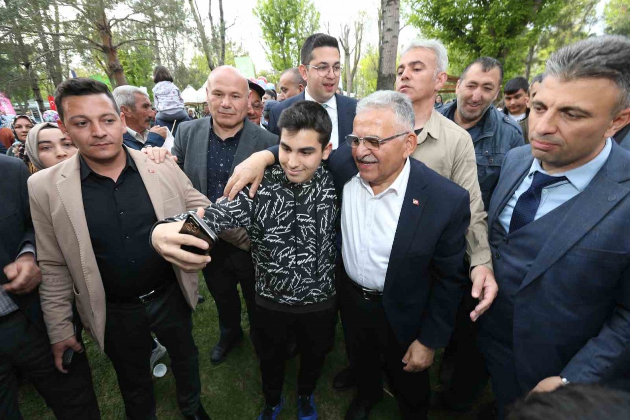 Bakan Akar’a Büyükşehir Pikniğinde yoğun ilgi