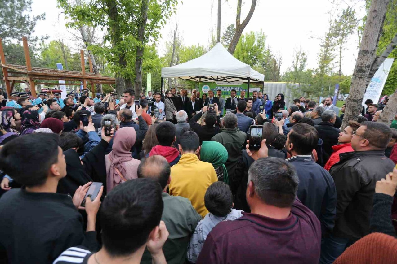 Bakan Akar’a Büyükşehir Pikniğinde yoğun ilgi