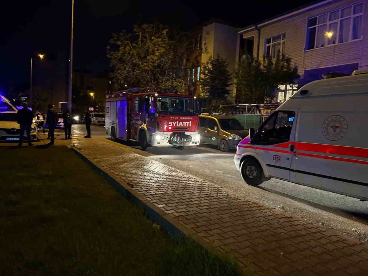 Park halindeki otomobilde patlama: 3 yaralı