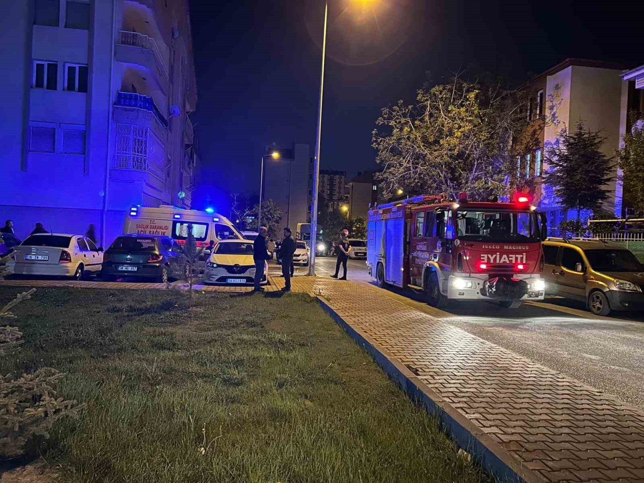 Park halindeki otomobilde patlama: 3 yaralı