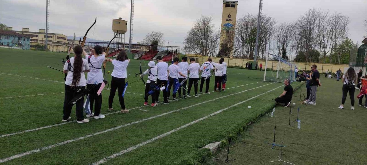 İlk yarışmalarından 9 madalya ile döndüler