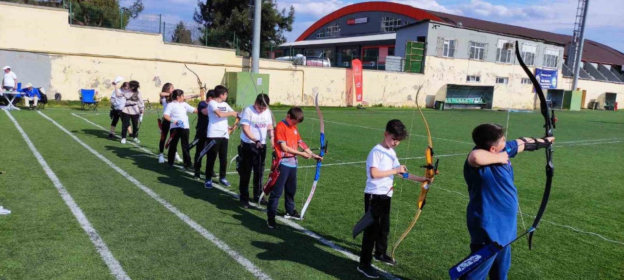 İlk yarışmalarından 9 madalya ile döndüler