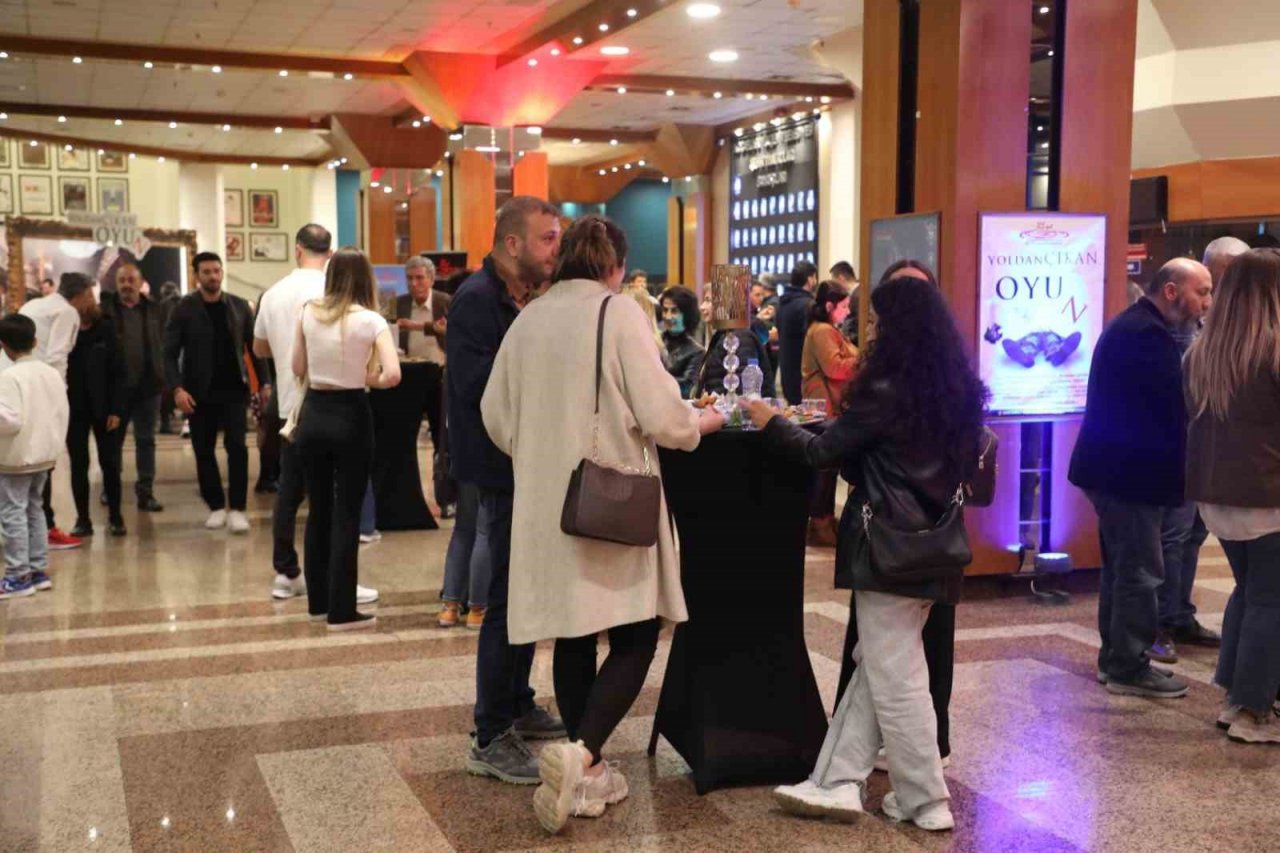 ’Yaşamak mı, yoksa ölmek mi?’ oyununa usta sanatçılardan tam not