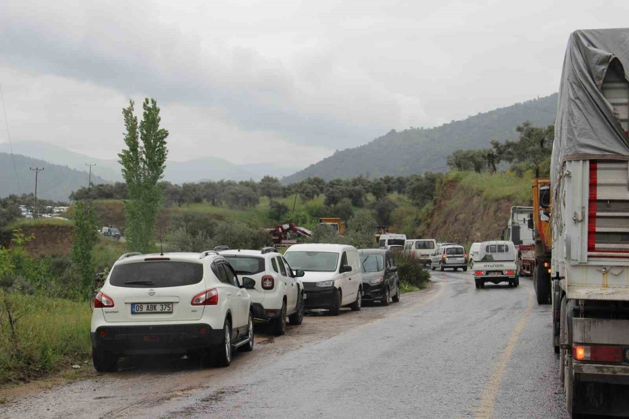 Kamyon şoförünün acelesi, trafiği felç etti