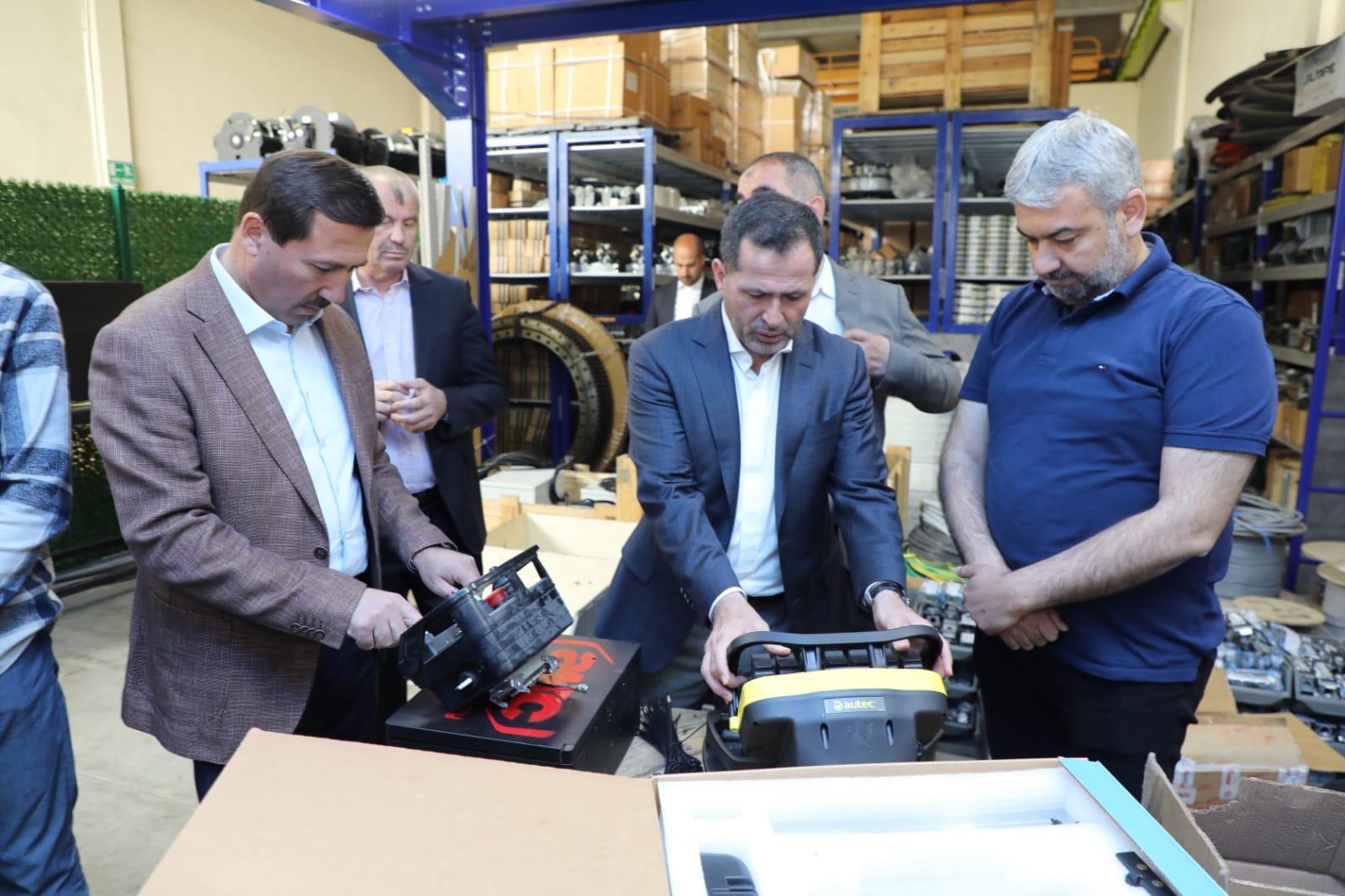 milletvekili-altunyaldiz-ve-baskan-kilca-sanayi-esnafiyla-bulustu-1.jpeg