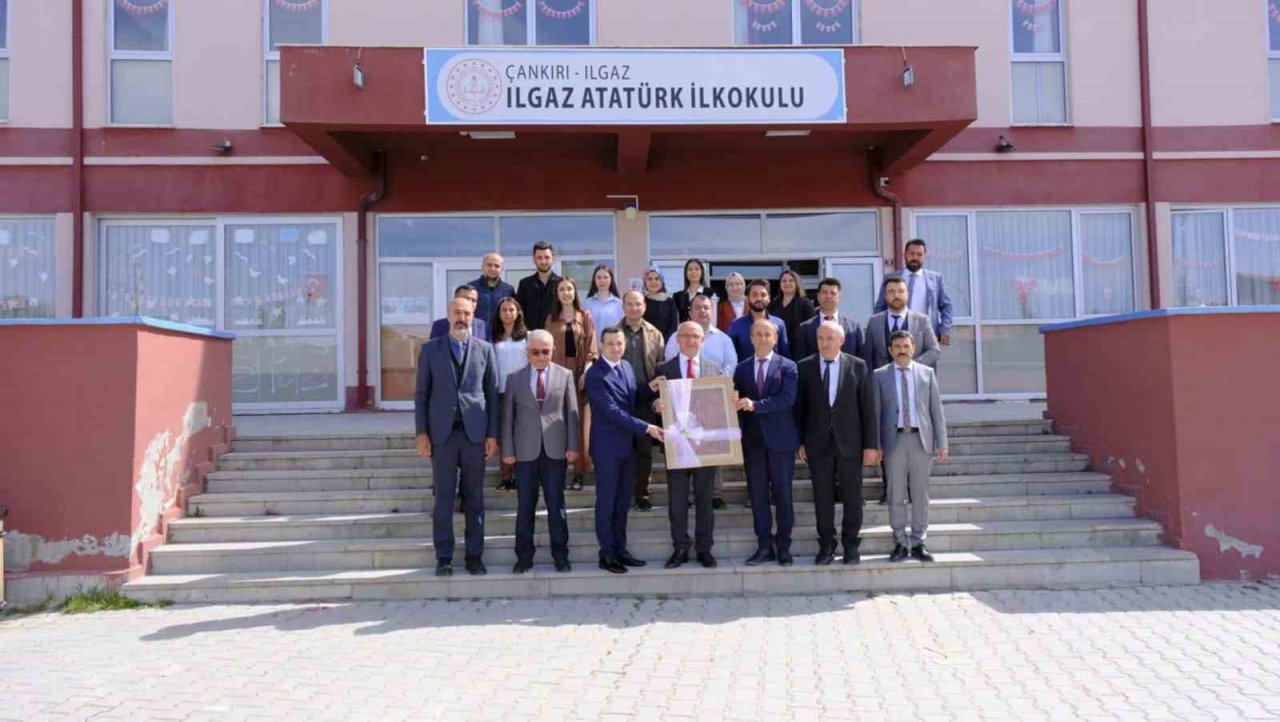 Milli Eğitim Bakan Yardımcı Sadri Şensoy, Çankırı’da öğrencilerle buluştu