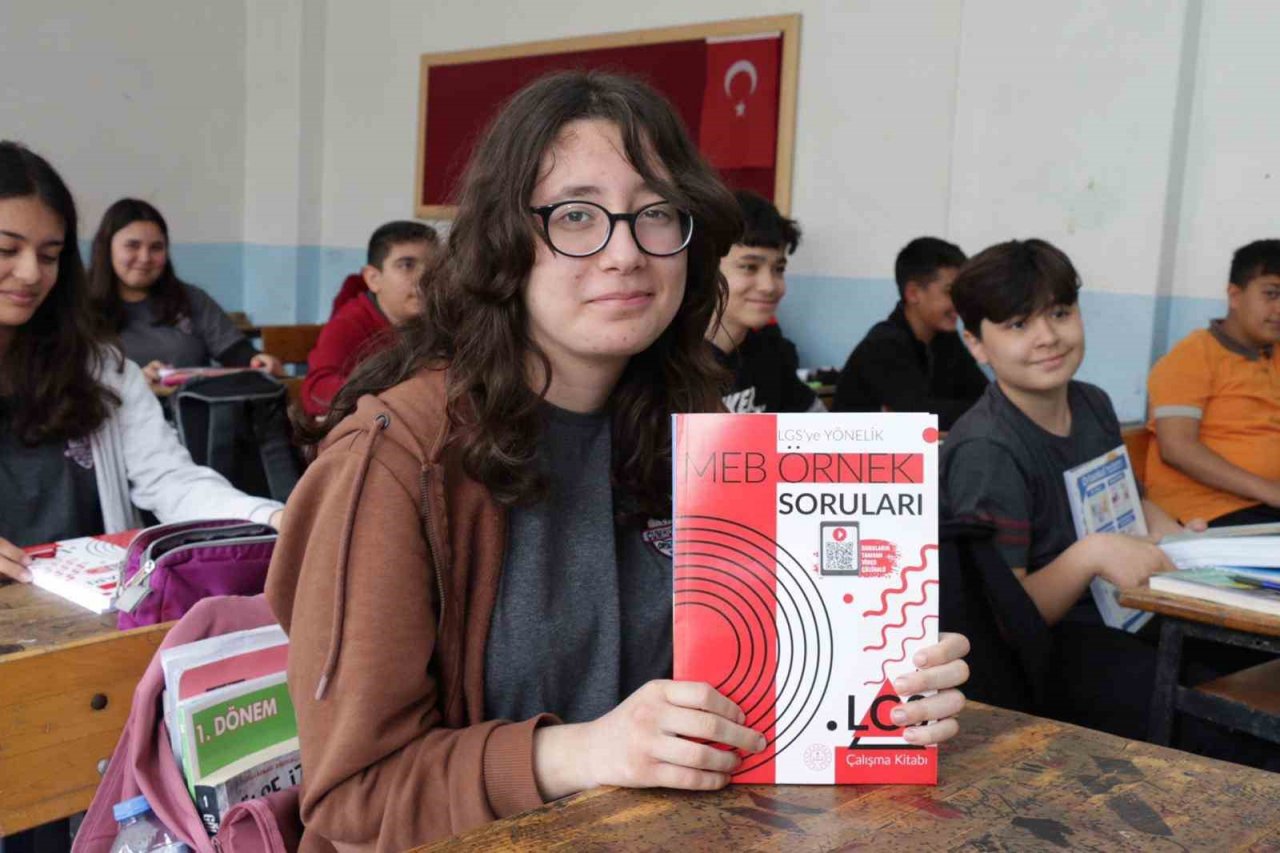 Muğla’da öğrenciler için yeni kaynak kitaplar ücretsiz olarak dağıtılmaya başladı