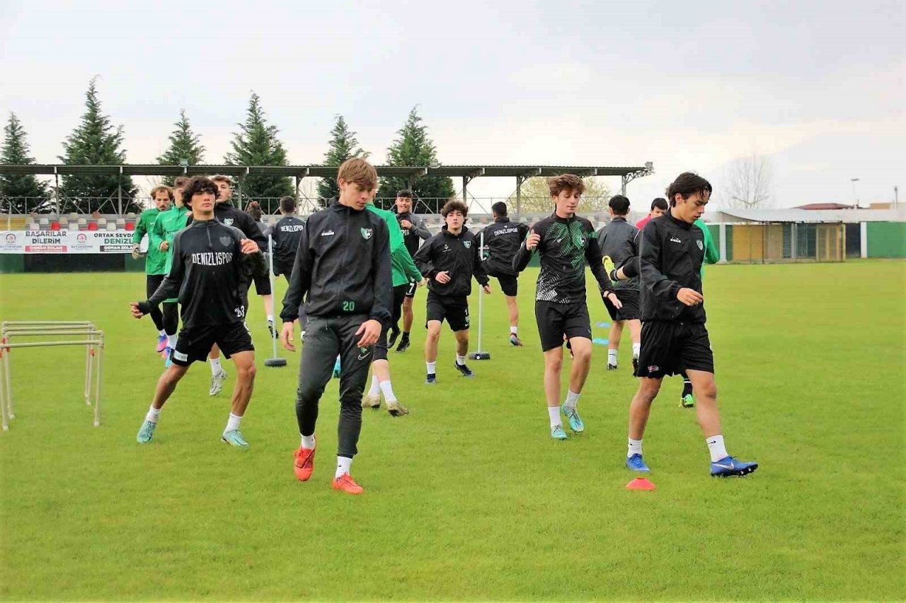 Transfer yasaklı Denizlispor’da genç yetenekler yuvadan uçuyor