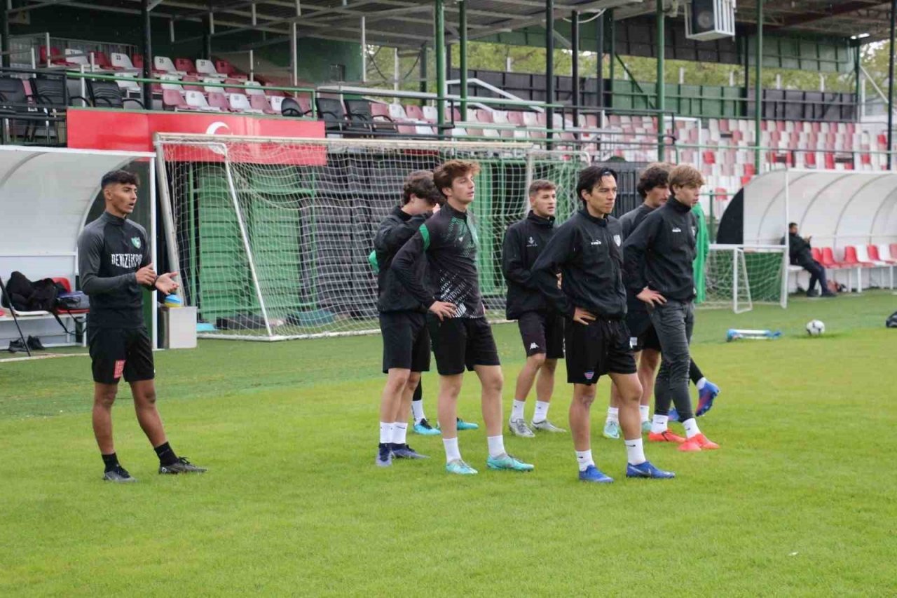 Transfer yasaklı Denizlispor’da genç yetenekler yuvadan uçuyor