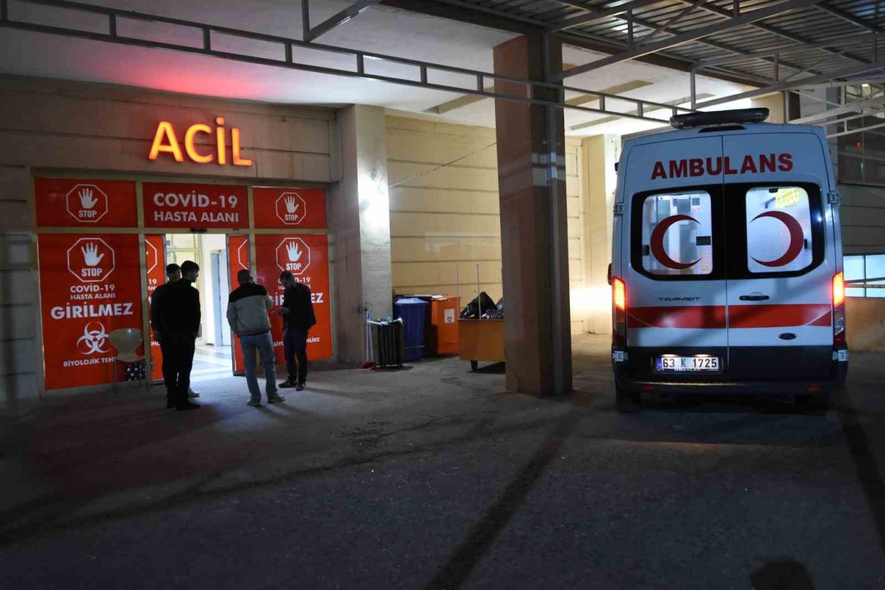 Park halindeki römorka çarpan otomobilin sürücüsü hayatını kaybetti