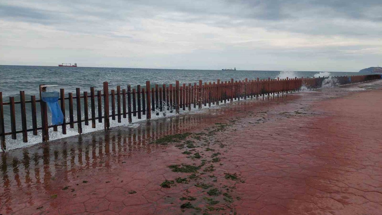 Marmara Denizi ulaşımına poyraz engeli