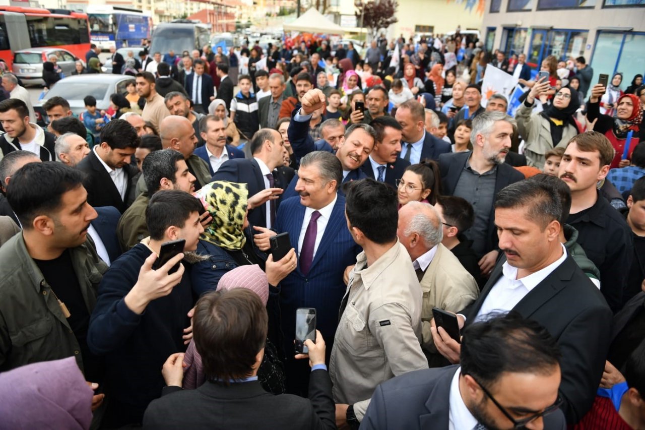 Sağlık Bakanı Koca, Altındağ’da inşasına başlanacak hastane alanında incelemelerde bulundu