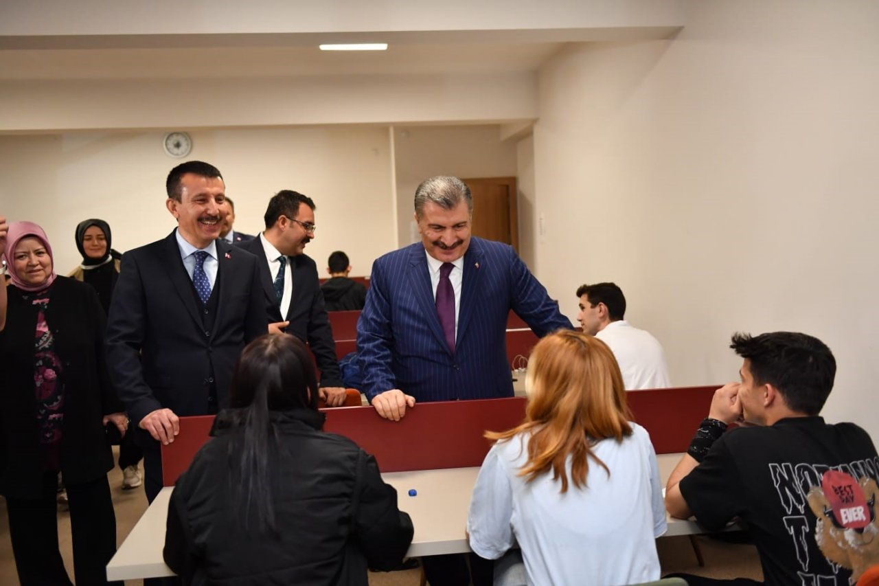 Sağlık Bakanı Koca, Altındağ’da inşasına başlanacak hastane alanında incelemelerde bulundu