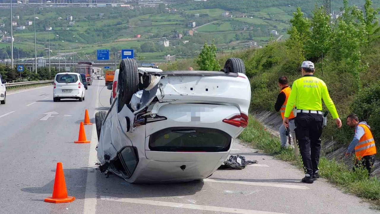 Samsun’da otomobile çarpan araç takla attı