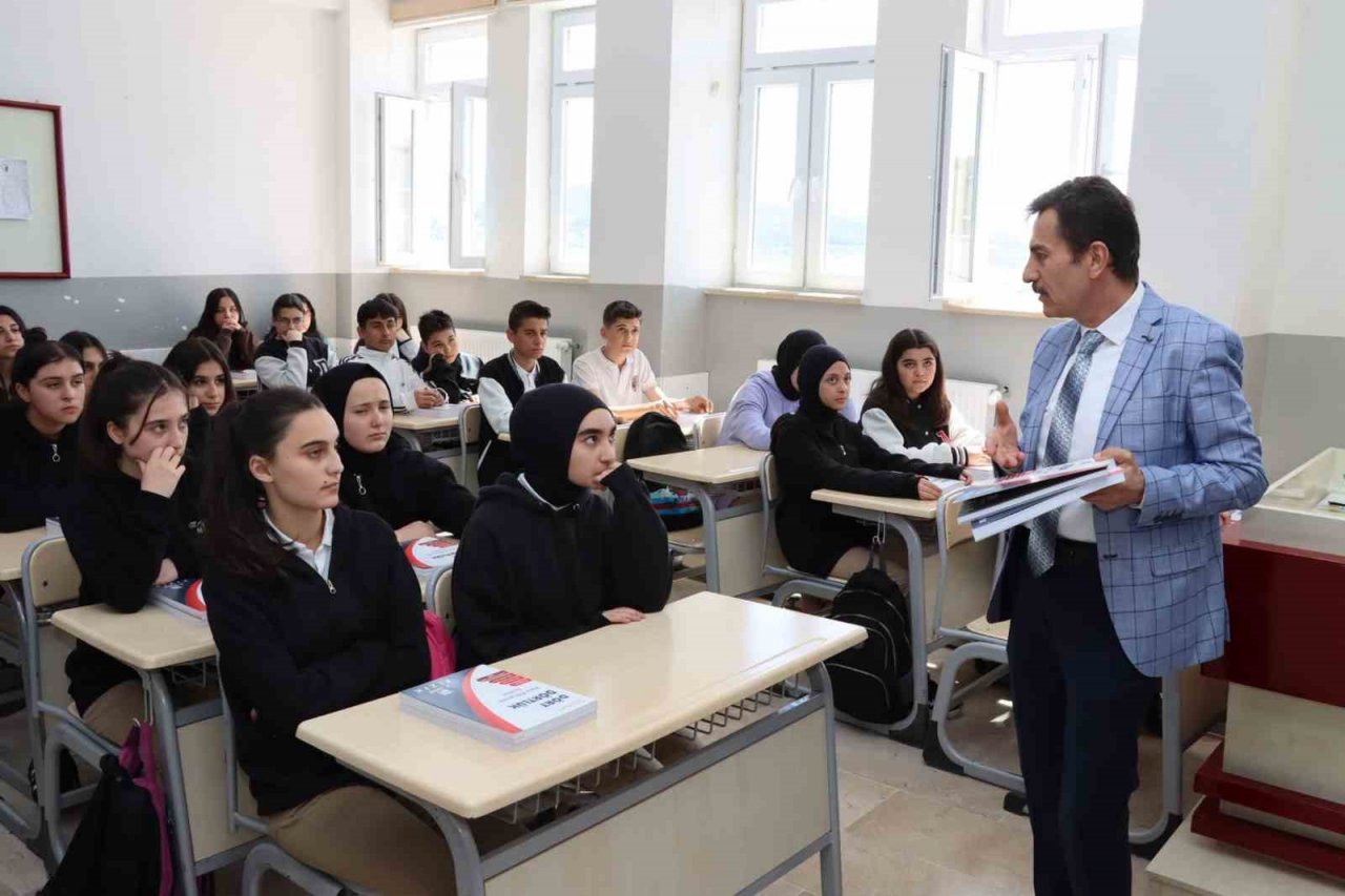 Sivas’ta kaynak kitaplar öğrencilere ulaştırıldı