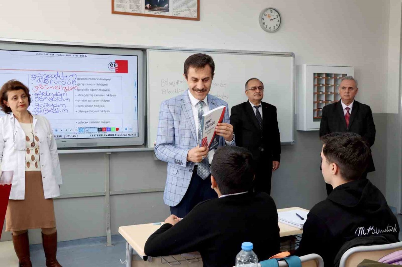 Sivas’ta kaynak kitaplar öğrencilere ulaştırıldı