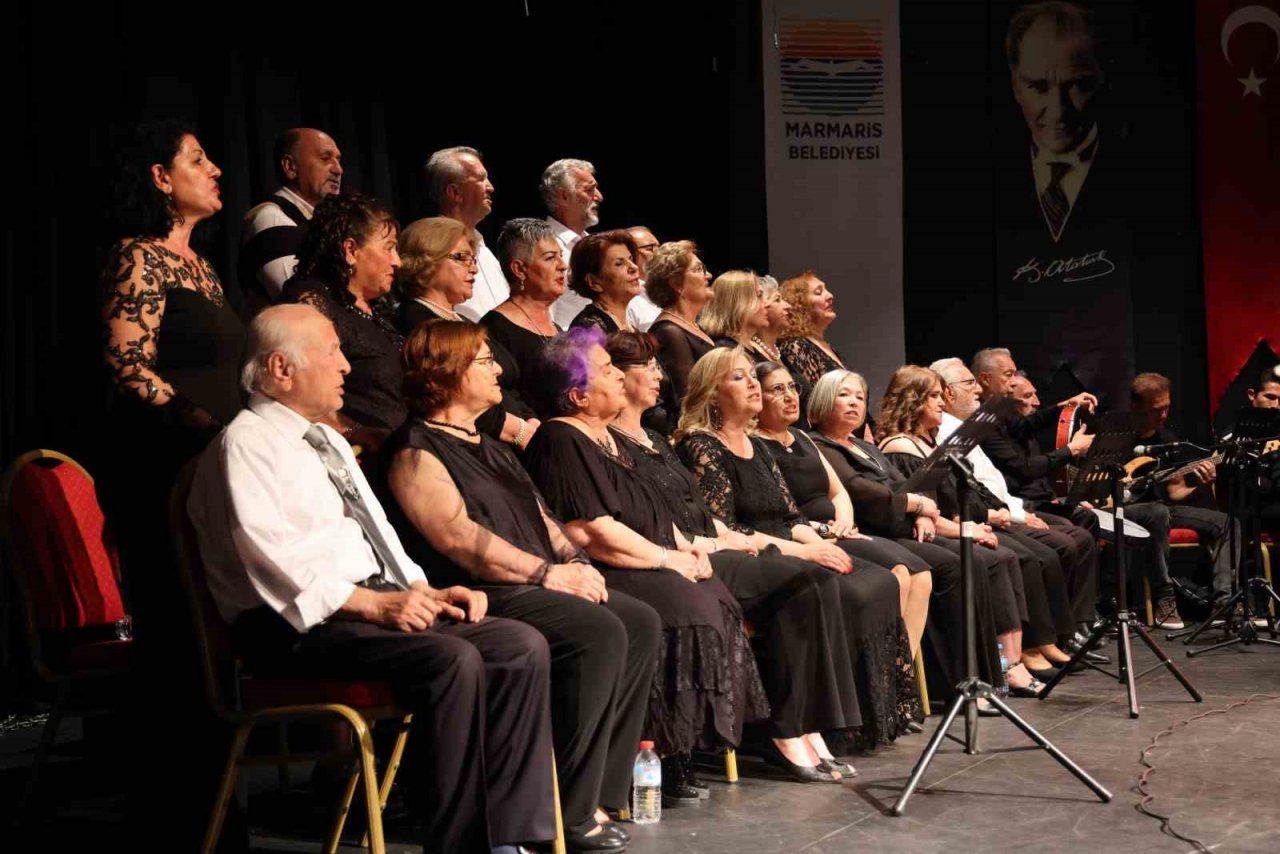 Tazelenme Üniversitesi Korosu’ndan halk müziği konseri