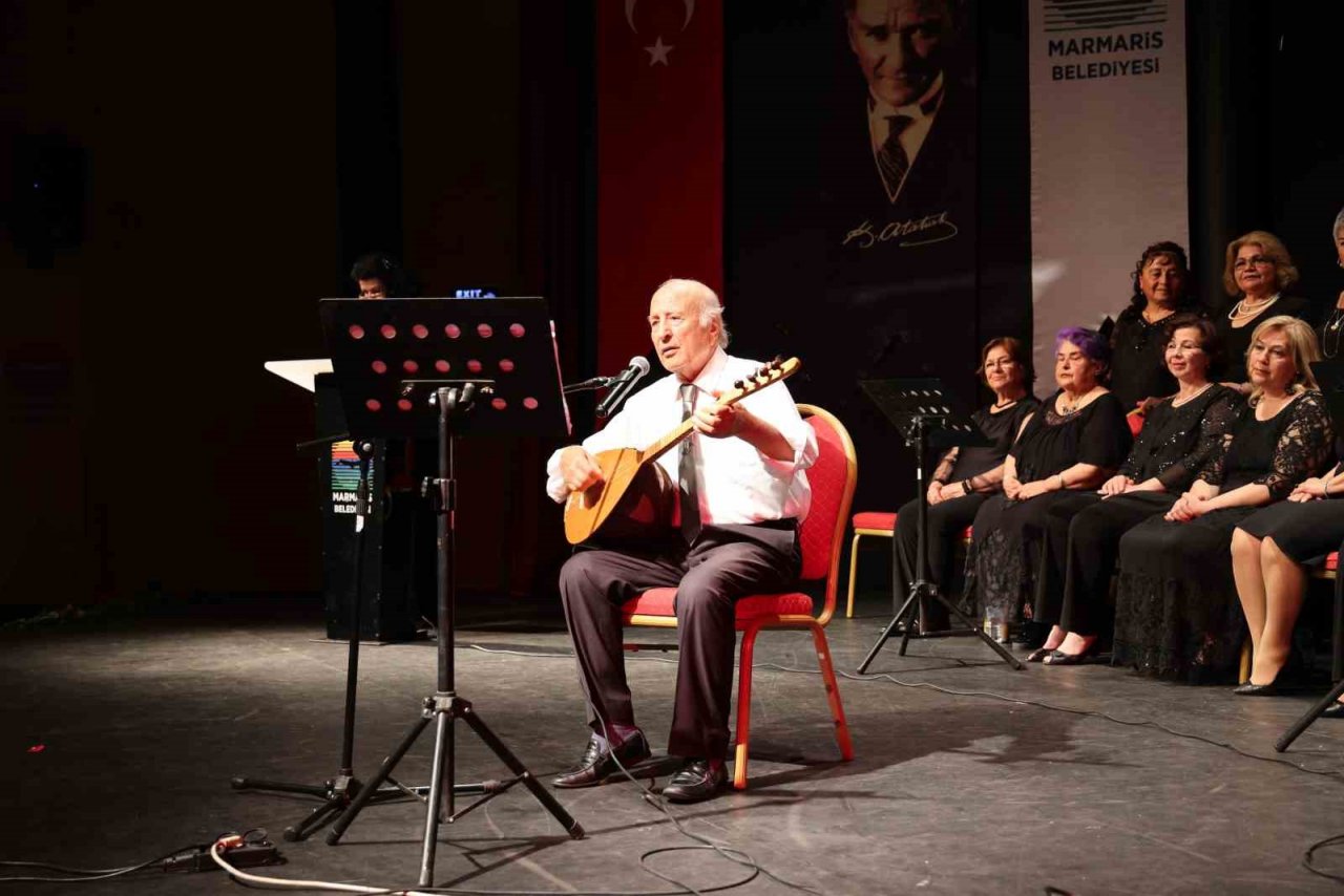 Tazelenme Üniversitesi Korosu’ndan halk müziği konseri
