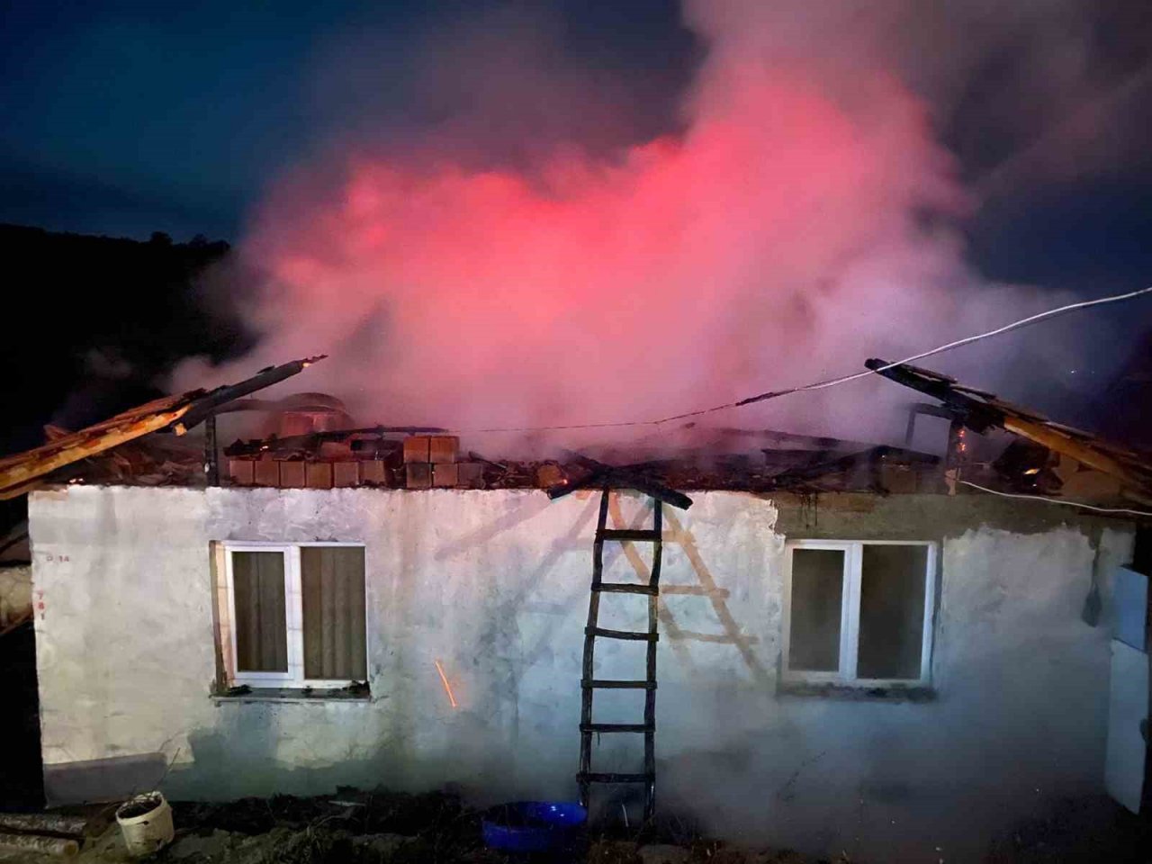 Erbaa’da tek katlı evde yangın çıktı