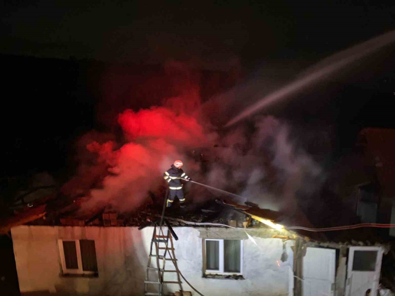 Erbaa’da tek katlı evde yangın çıktı