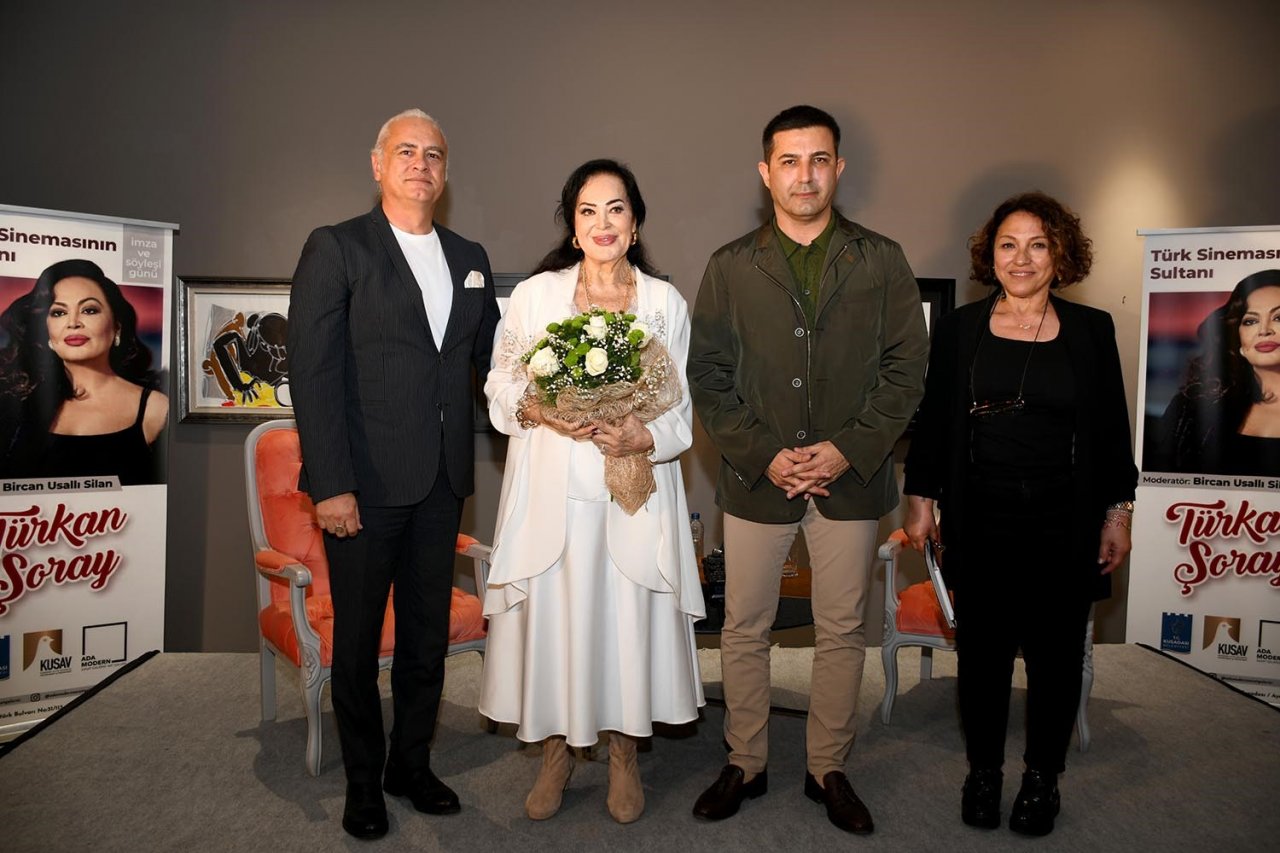 Türk sinemasının yaşayan efsanesi Şoray’a Kuşadası’nda sevgi seli