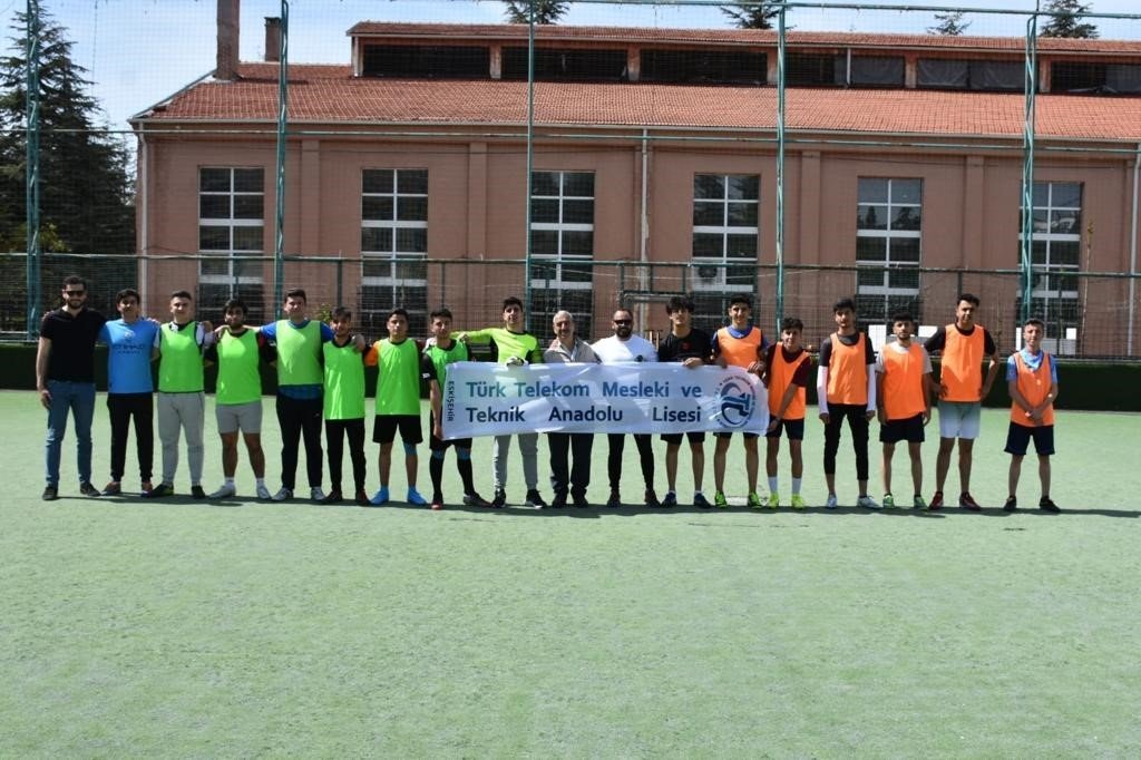 Eskişehir’e deprem bölgesinden gelen öğrenciler ile dostluk maçı