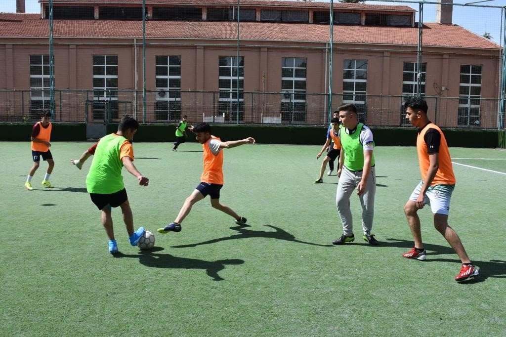 Eskişehir’e deprem bölgesinden gelen öğrenciler ile dostluk maçı