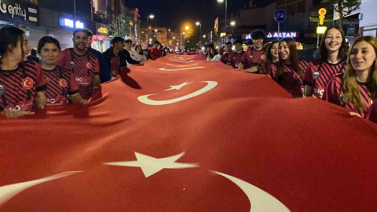 Rafting Türkiye Şampiyonası kortejle ile başladı
