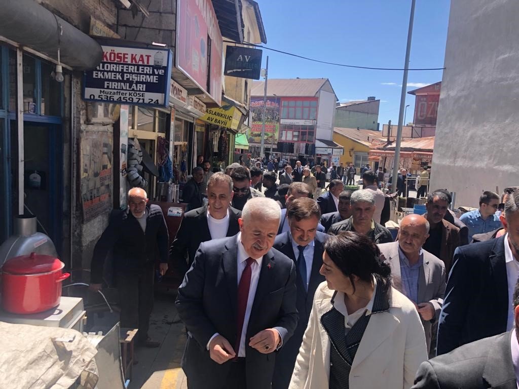 Ulaştırma Eski Bakanı Ahmet Arslan Ağrı’da vatandaşlarla buluştu