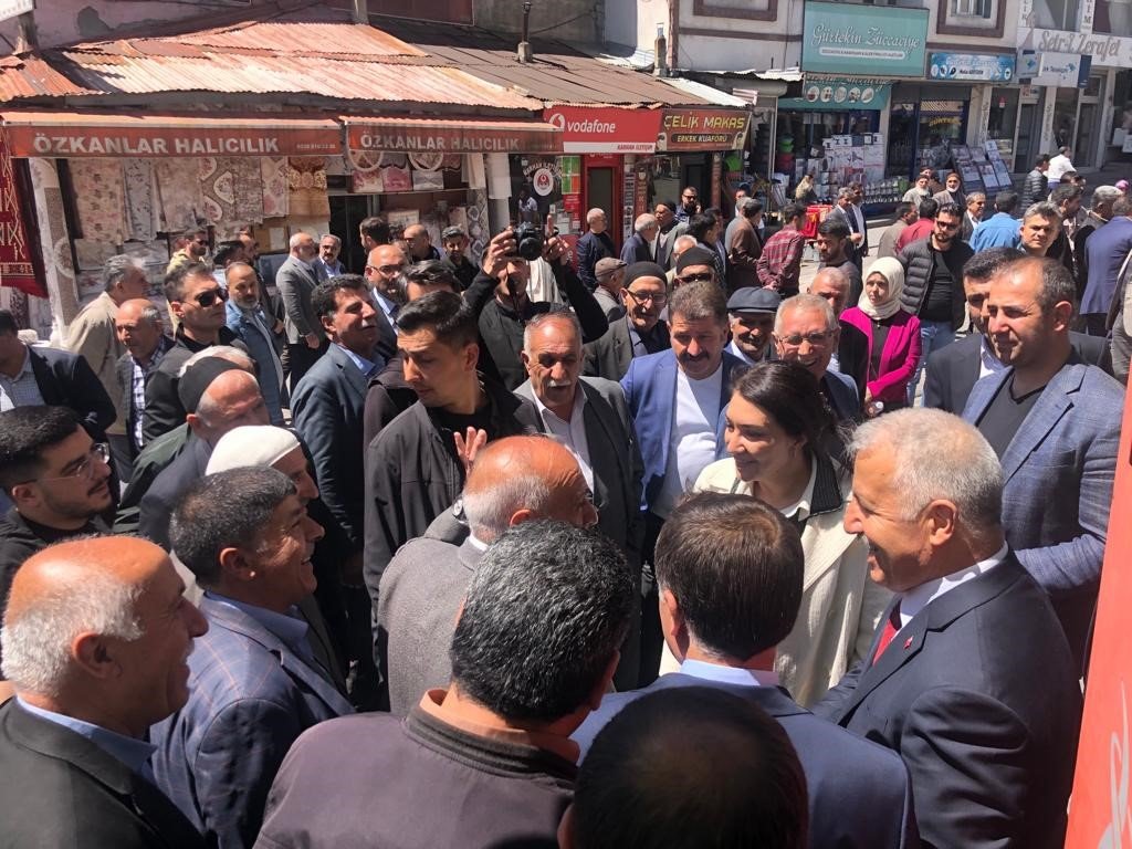 Ulaştırma Eski Bakanı Ahmet Arslan Ağrı’da vatandaşlarla buluştu