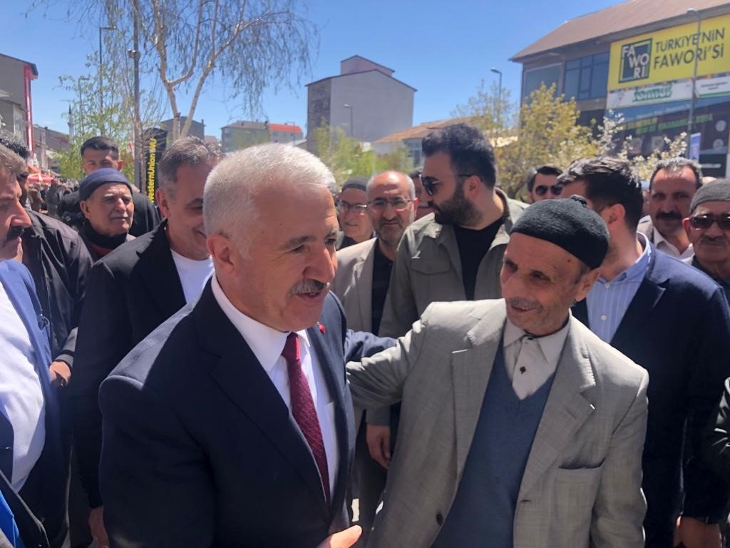 Ulaştırma Eski Bakanı Ahmet Arslan Ağrı’da vatandaşlarla buluştu