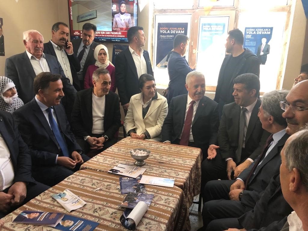 Ulaştırma Eski Bakanı Ahmet Arslan Ağrı’da vatandaşlarla buluştu