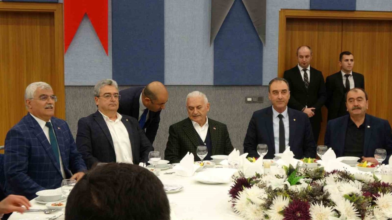 Binali Yıldırım, Burdur’da İş Dünyası Buluşması programında STK Temsilcileri ile bir araya geldi