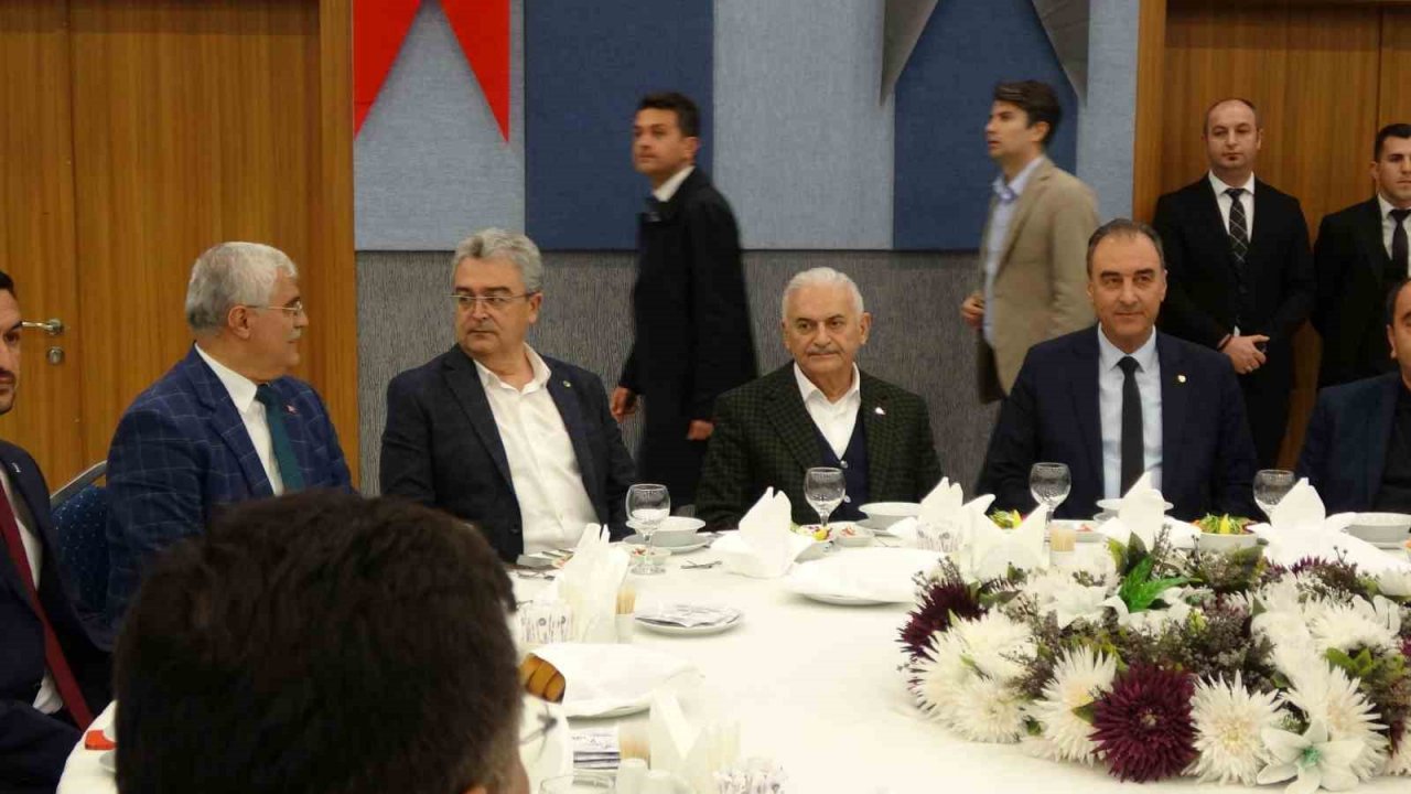 Binali Yıldırım, Burdur’da İş Dünyası Buluşması programında STK Temsilcileri ile bir araya geldi