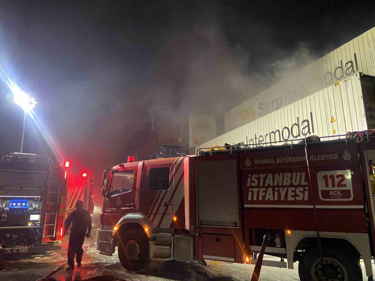 Büyükçekmece’de lojistik deposunda yangın
