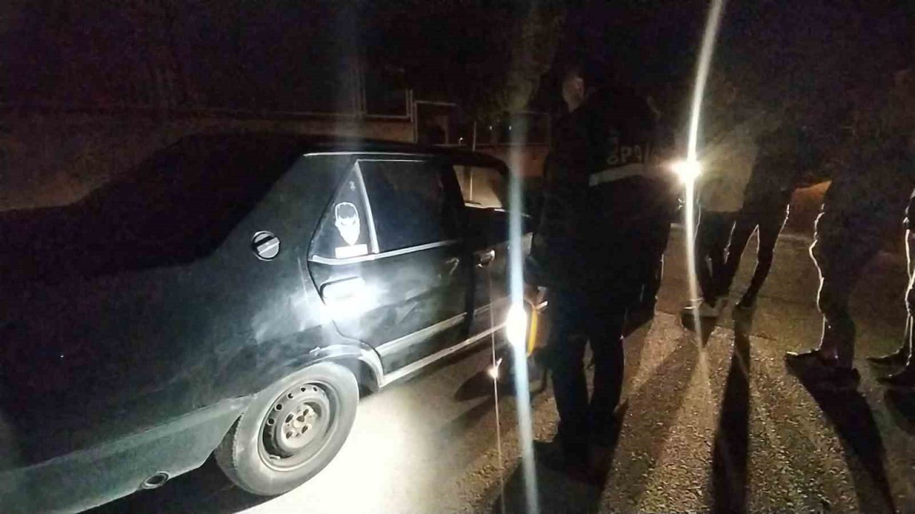 Seyir halindeki araç kurşunlandı