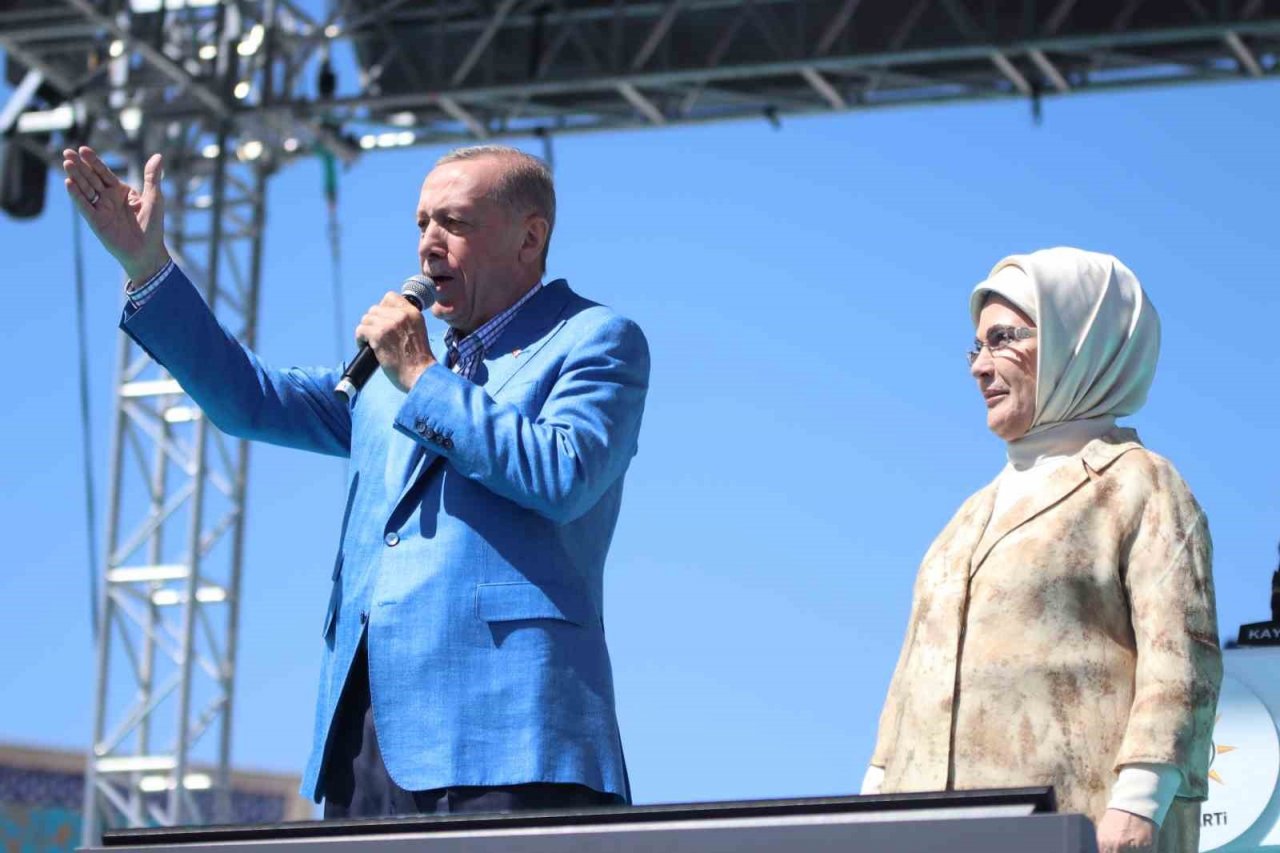 Cumhurbaşkanı Erdoğan: "Erdoğan olduğu sürece Selo’yu, meloyu çıkartamazlar"