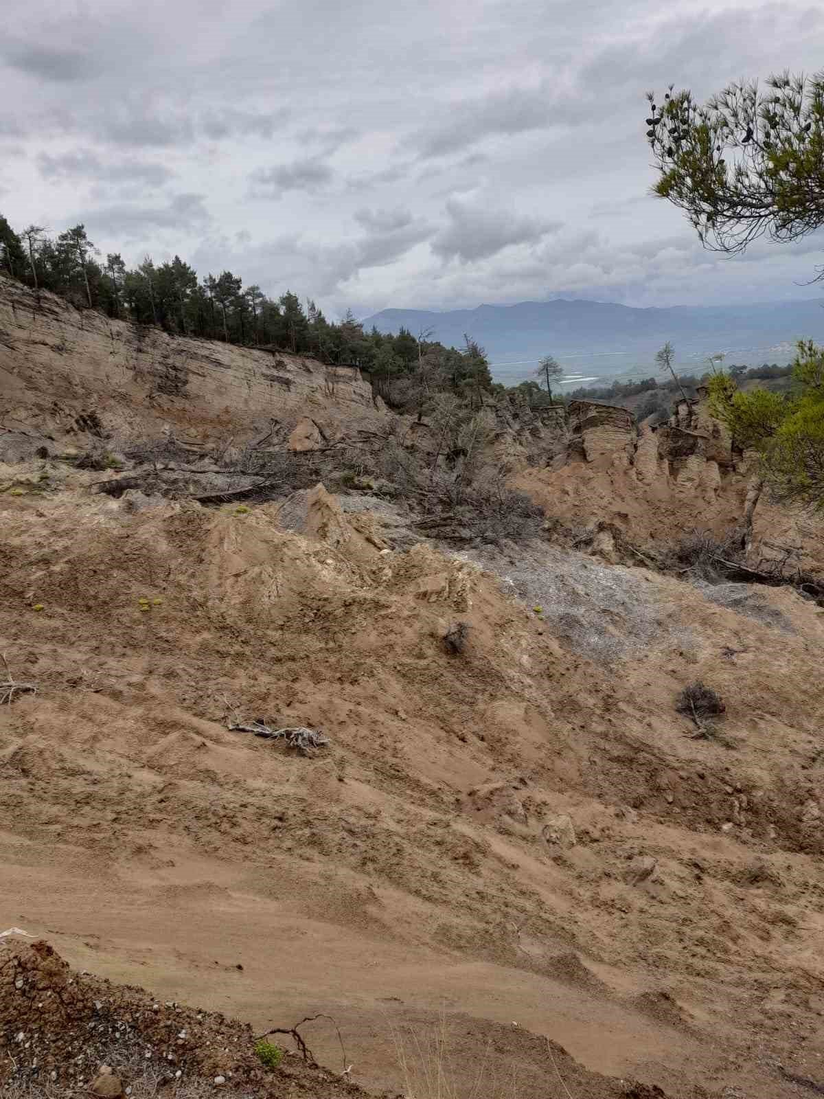 Denizli’de aşırı yağışlar sonrası heyelan oluştu