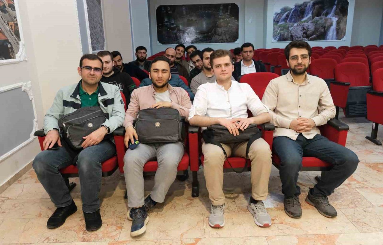 Erzincan’da üniversite okuyan geçler umre yolunda