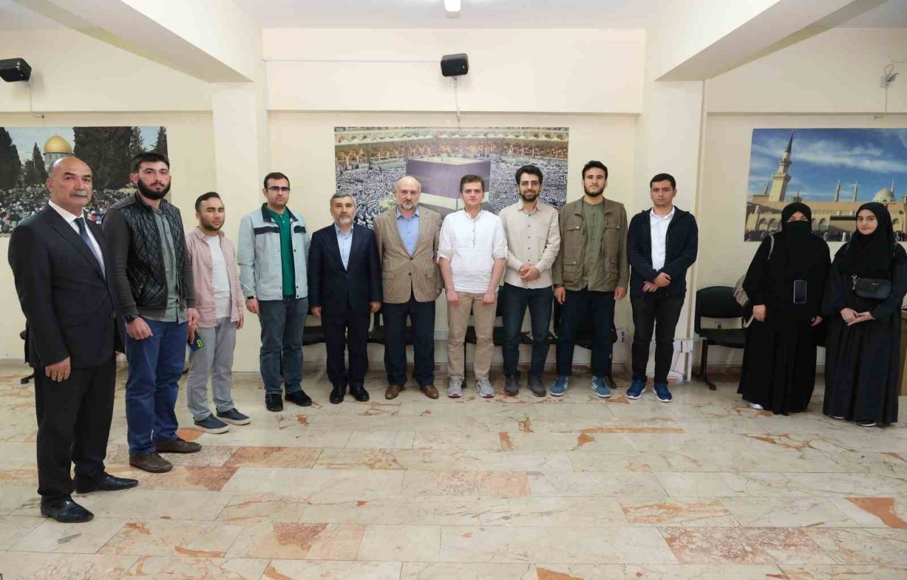 Erzincan’da üniversite okuyan geçler umre yolunda