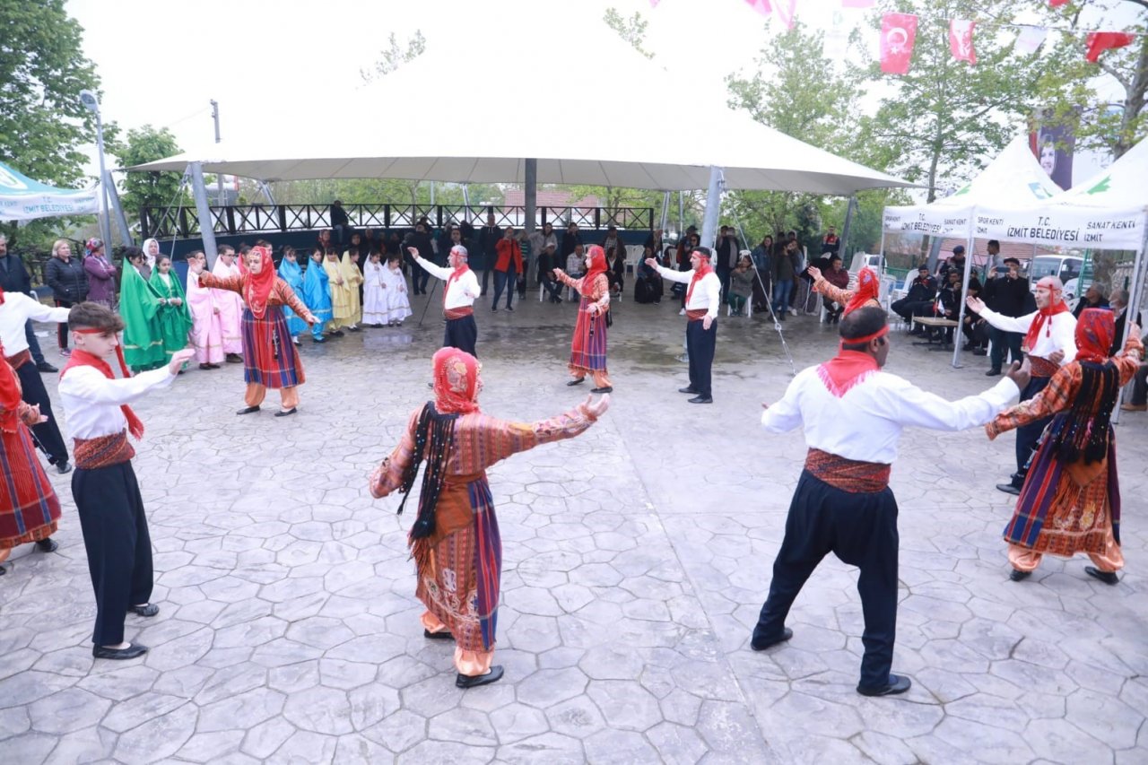 İzmit’in köylerini bahar coşkusu sardı